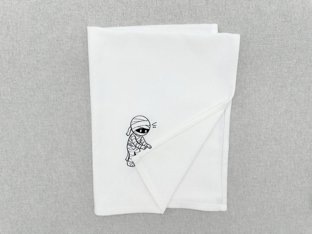 Spooky Little Mummy Boy Halloween Thief – machine embroidery design by Artapli, photo 2