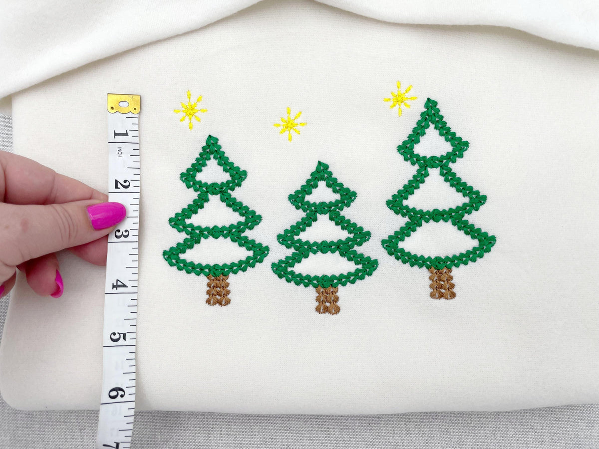 Árboles de Navidad del bosque con efecto de hilo grueso