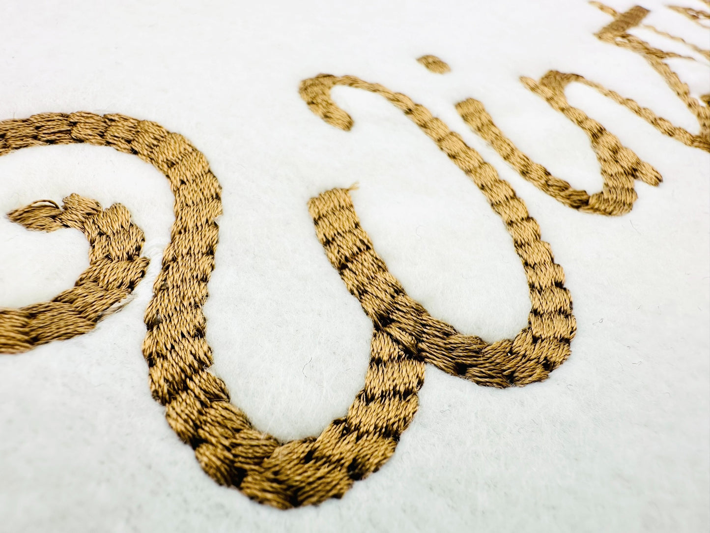 Rope Stitch Handwritten Font